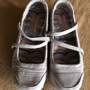 Womens size 10 Skechers shoes